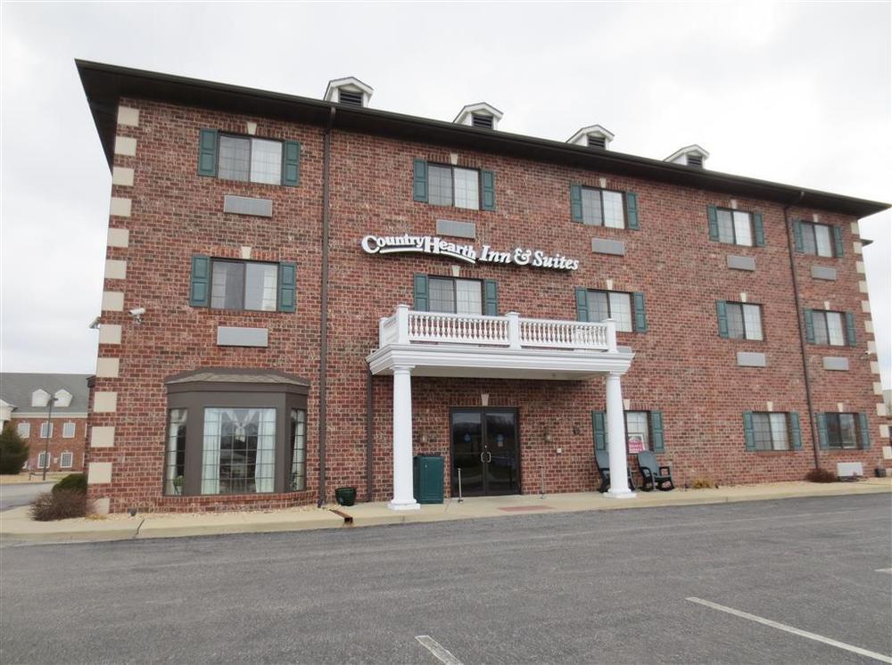 Country Hearth Inn & Suites Edwardsville Exterior photo